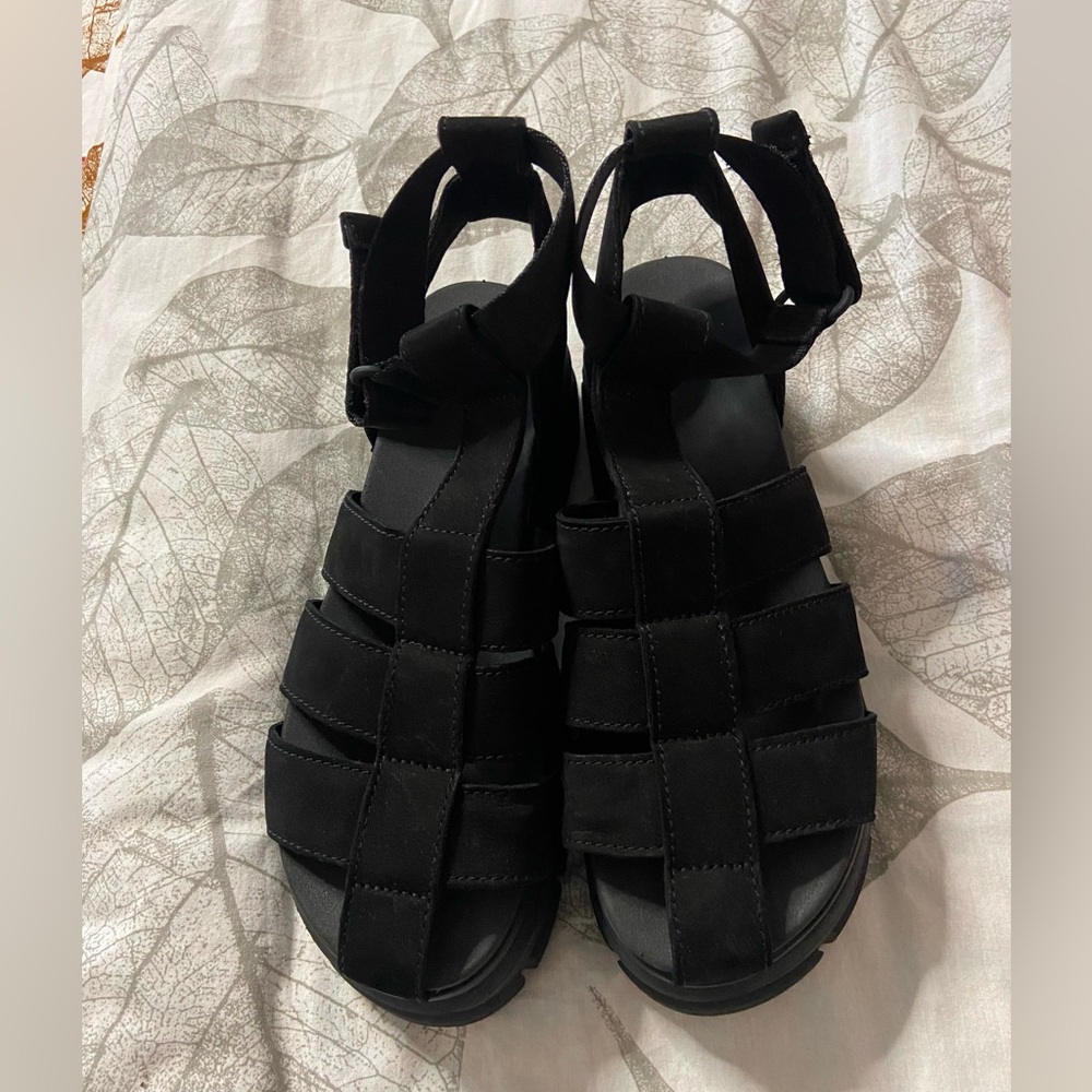 Ugg Black Ashton Strappy Platform Sandals *Display Item